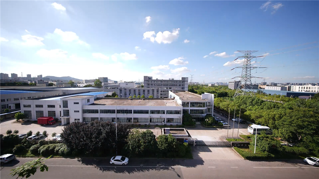 深耕數(shù)控，智造未來 ！華興數(shù)控以自主創(chuàng)新為驅(qū)動，致力于為機床智造注入新動能